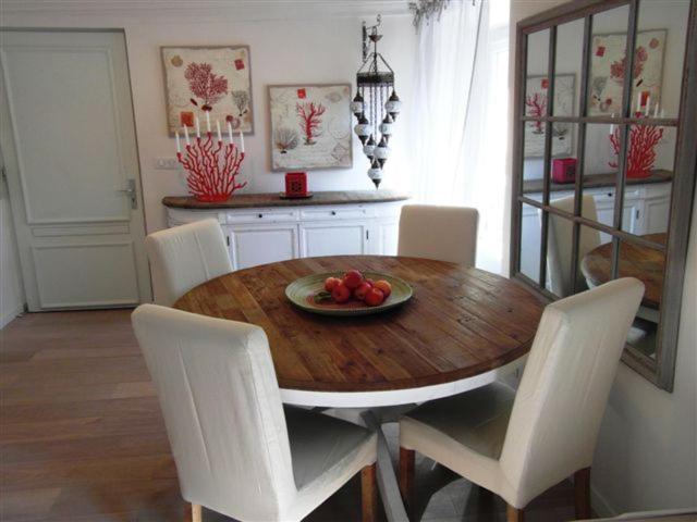 شقة نيس  في Charming Corner Abode With Castle Views المظهر الخارجي الصورة