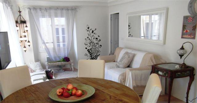 شقة نيس  في Charming Corner Abode With Castle Views المظهر الخارجي الصورة