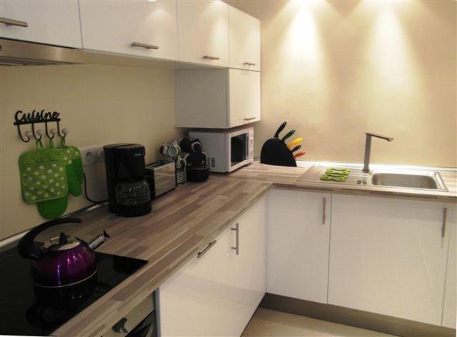 شقة نيس  في Charming Corner Abode With Castle Views المظهر الخارجي الصورة